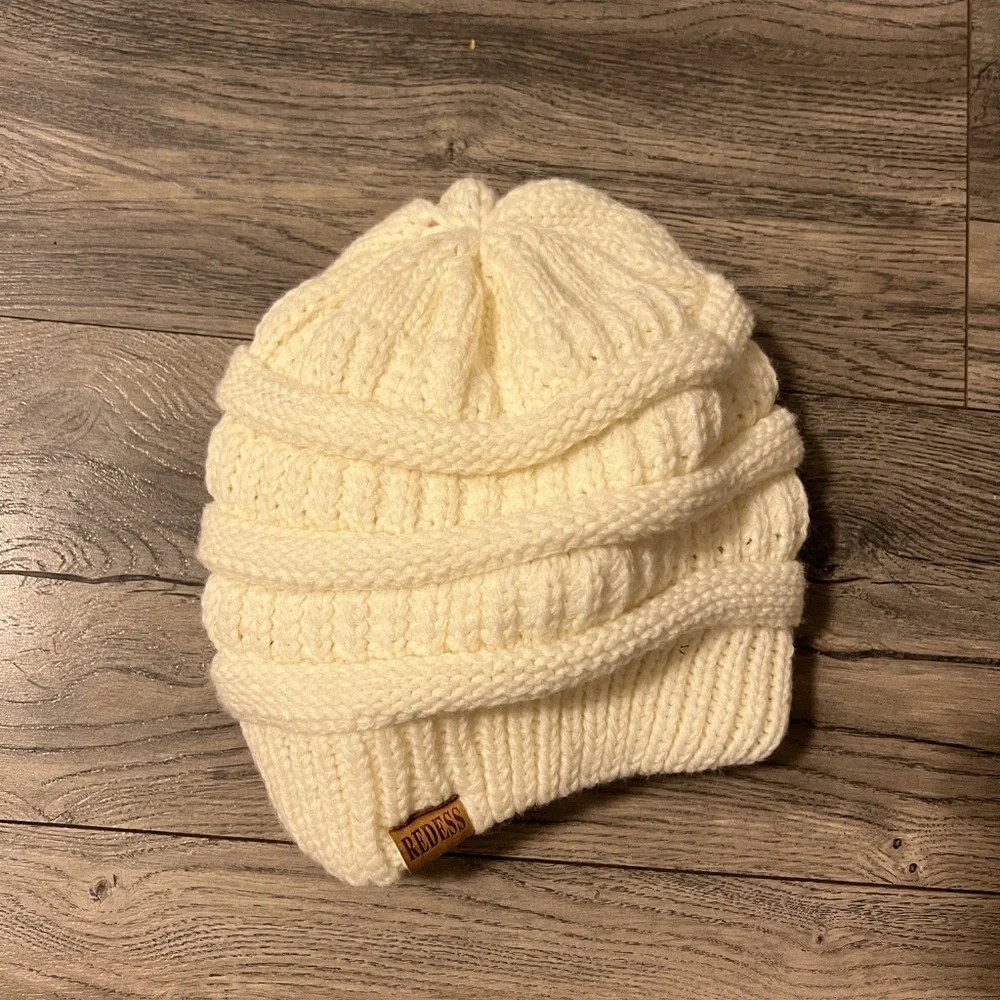 💛🦢5 FOR $10!!! 🦢💛 Women's Cream Knit Beanie - Picture 2 of 2